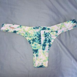 Tie Dye VS Itsy Bikini Bottom